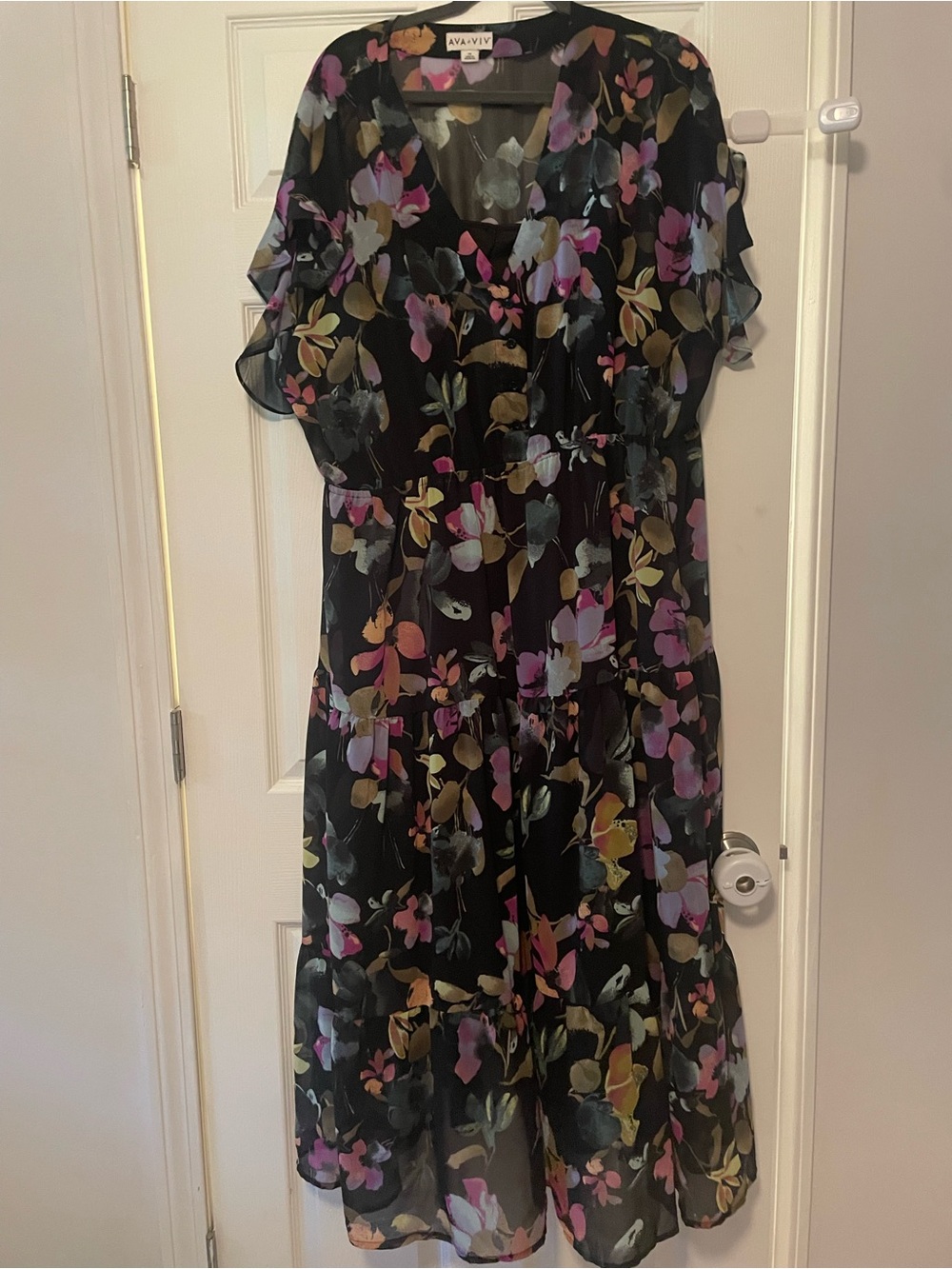 AVA & VIV Black Floral V-Neck Tiered Midi Dress 2X lined- flutter sleeve